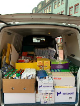 Vollgeladene BAUR-Sprinter brachten die Lebensmittel- und Drogerie-Spenden sowie die NICI-Kuscheltiere nach Burgkunstadt, Bayreuth und Neustadt bei Coburg.