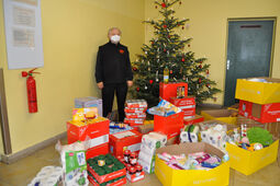 Herbert Mayer von der Tafel Burgkunstadt freut sich über die vielen Sachspenden.